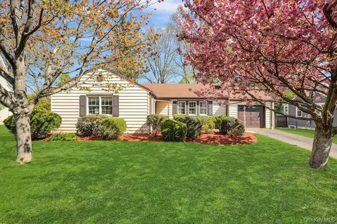 16 Ria Drive White Plains NY 10605
