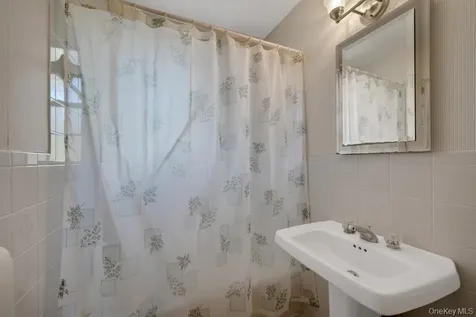 16 Ria Drive White Plains NY 10605