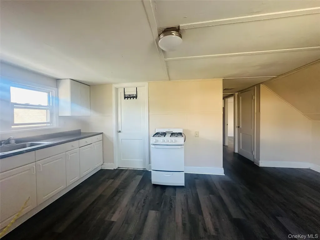 18 Taylor Avenue Poughkeepsie NY 12601