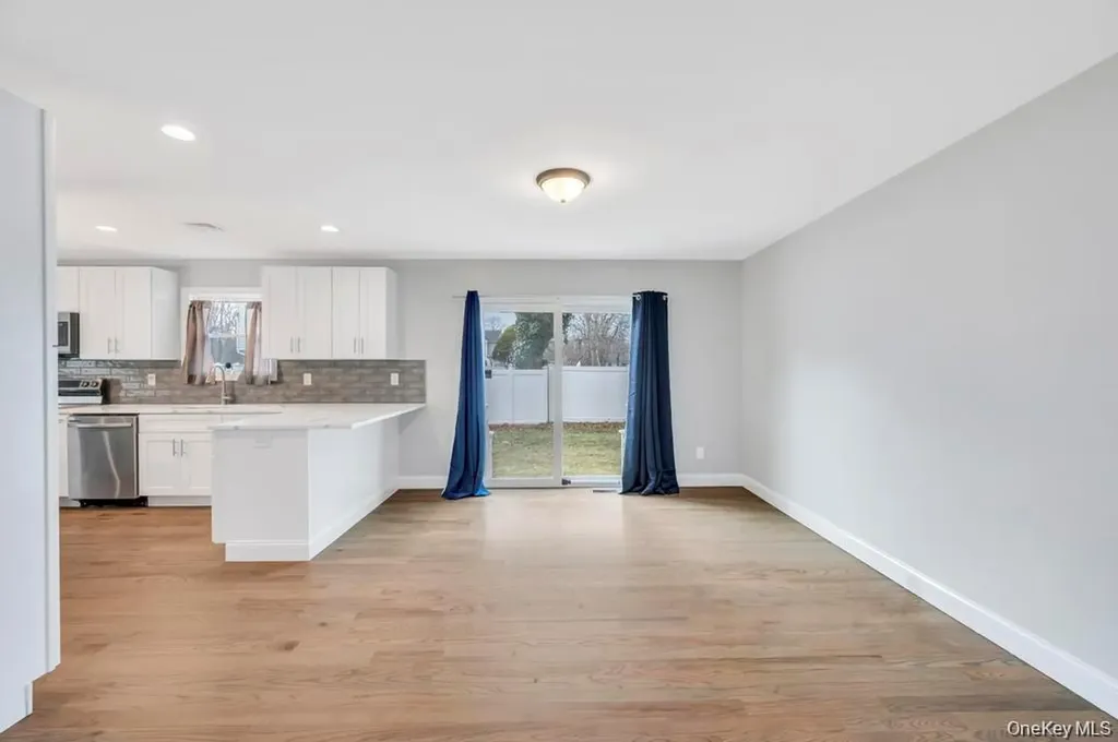 42 Volta Drive Deer Park NY 11729