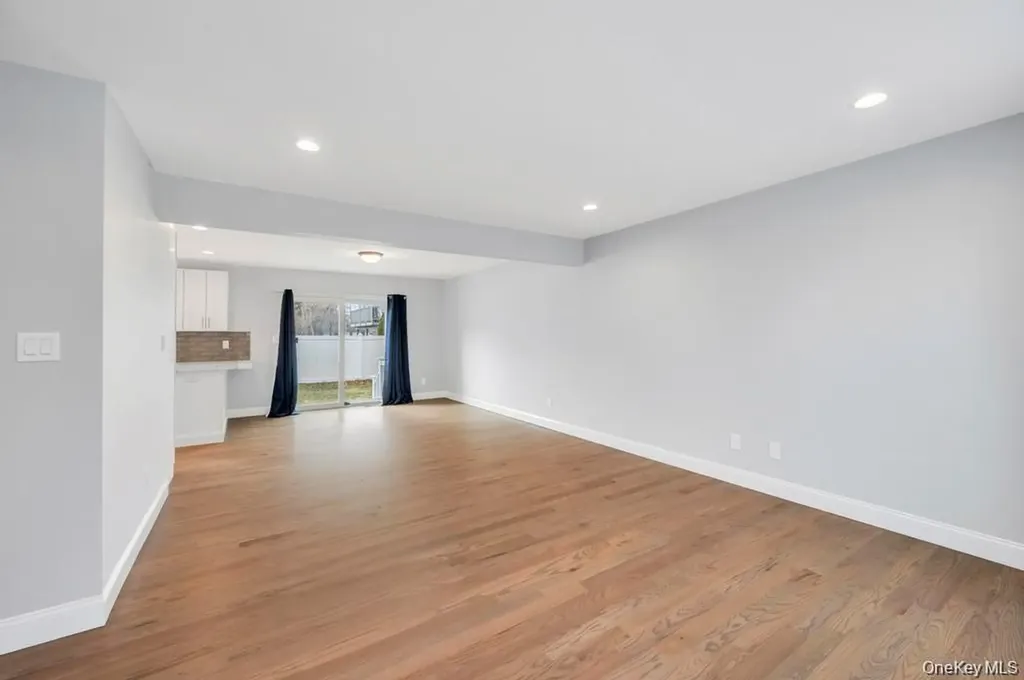 42 Volta Drive Deer Park NY 11729