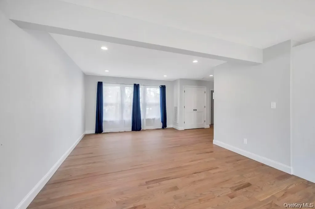 42 Volta Drive Deer Park NY 11729