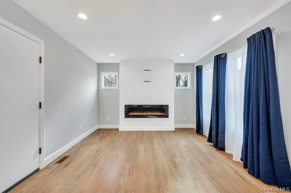 42 Volta Drive Deer Park NY 11729