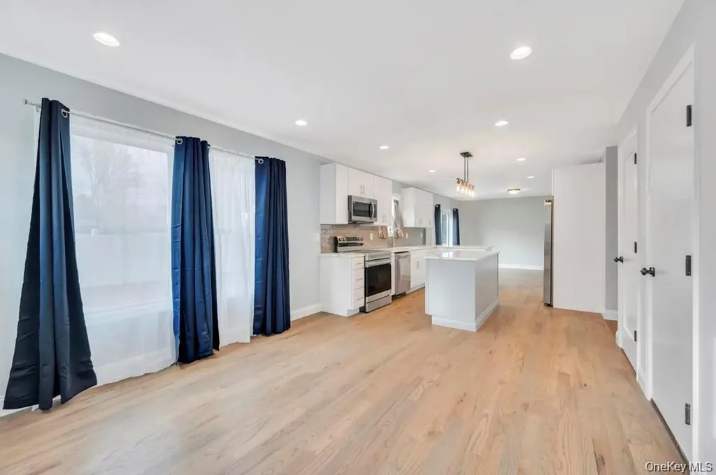 42 Volta Drive Deer Park NY 11729