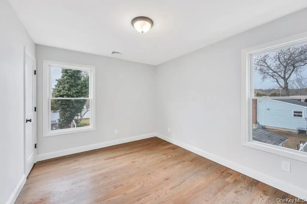 42 Volta Drive Deer Park NY 11729