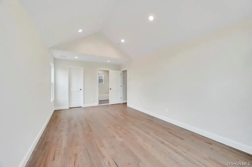 42 Volta Drive Deer Park NY 11729
