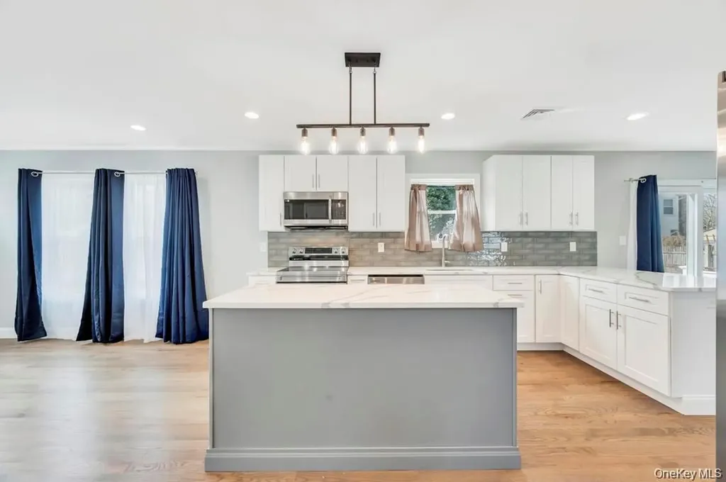 42 Volta Drive Deer Park NY 11729