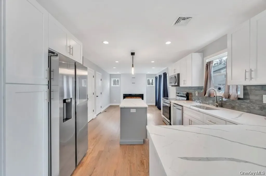 42 Volta Drive Deer Park NY 11729