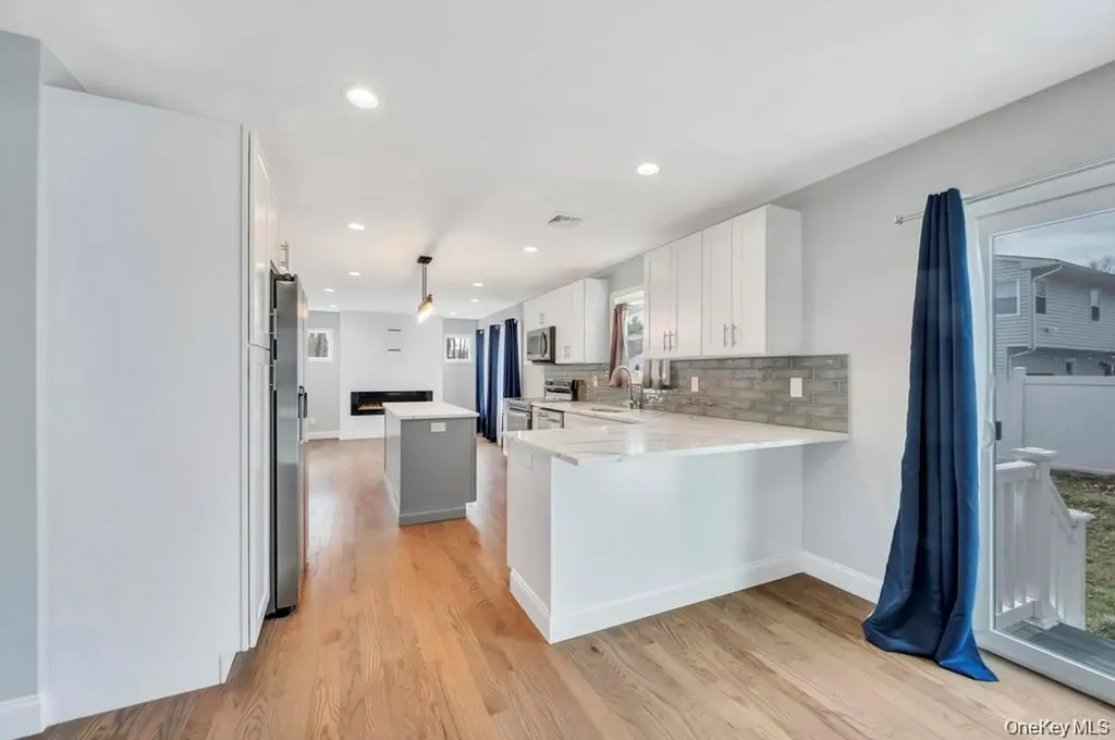 42 Volta Drive Deer Park NY 11729