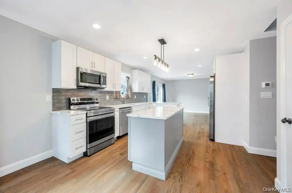 42 Volta Drive Deer Park NY 11729