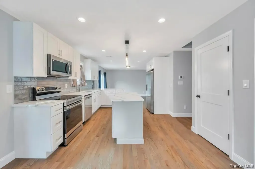 42 Volta Drive Deer Park NY 11729