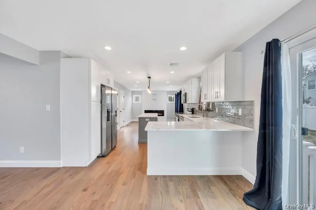 42 Volta Drive Deer Park NY 11729