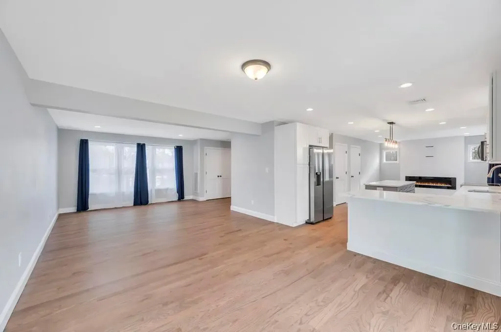42 Volta Drive Deer Park NY 11729
