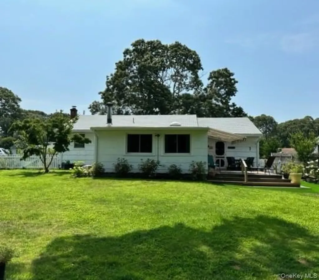29 Maryland Boulevard Hampton Bays NY 11946