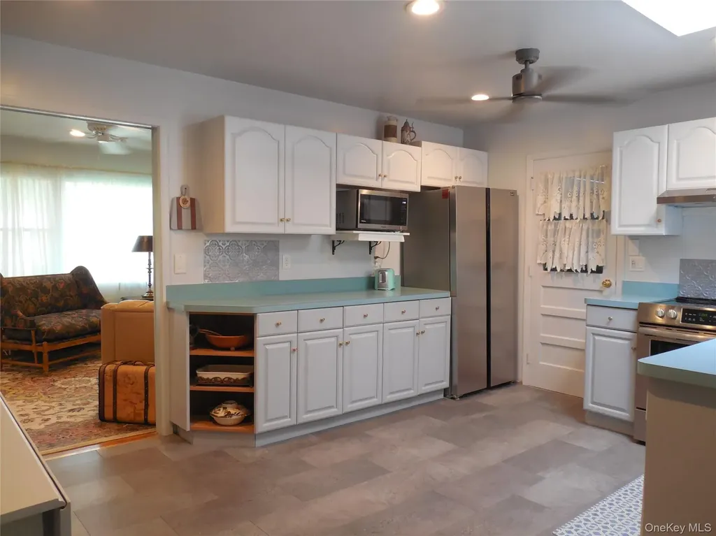 29 Maryland Boulevard Hampton Bays NY 11946