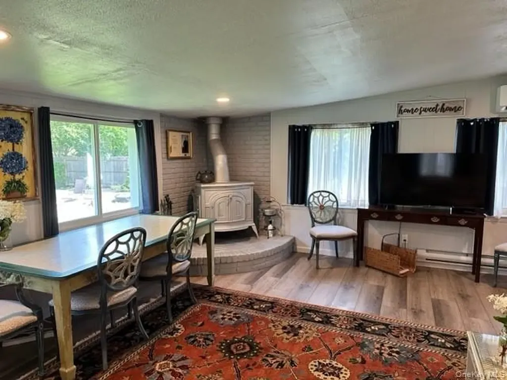 29 Maryland Boulevard Hampton Bays NY 11946