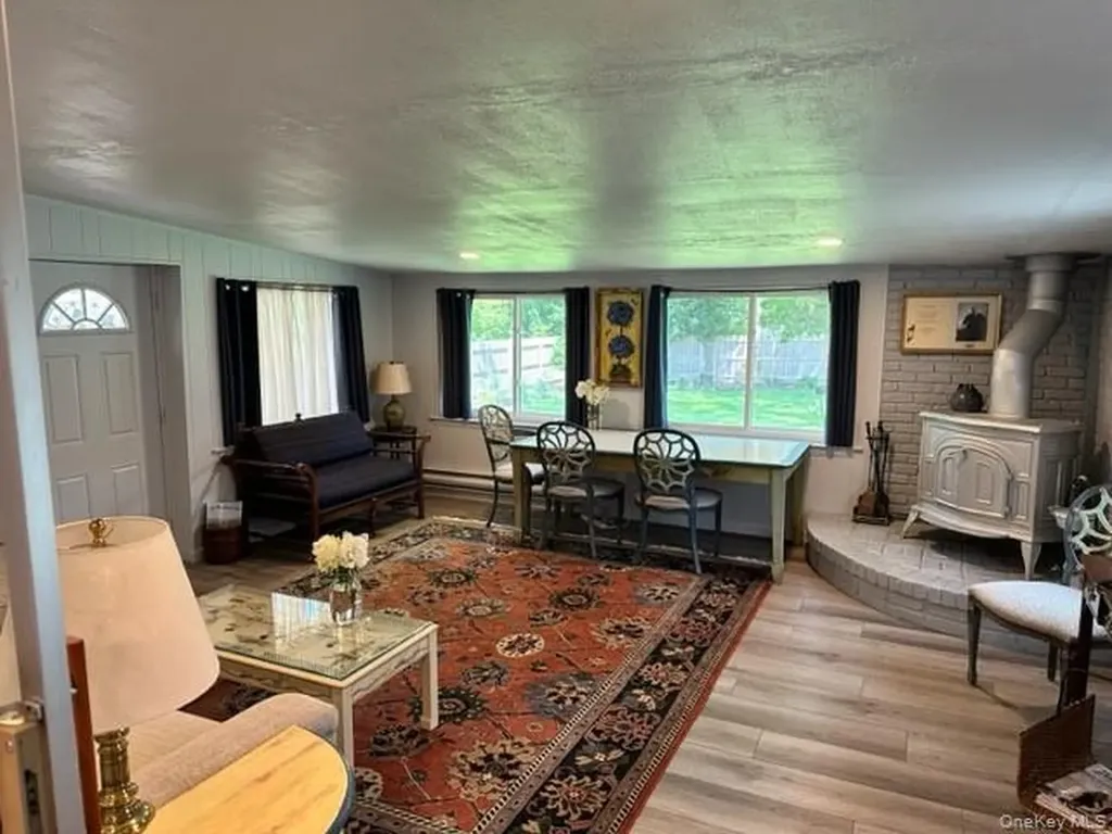 29 Maryland Boulevard Hampton Bays NY 11946