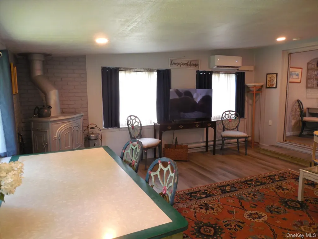 29 Maryland Boulevard Hampton Bays NY 11946