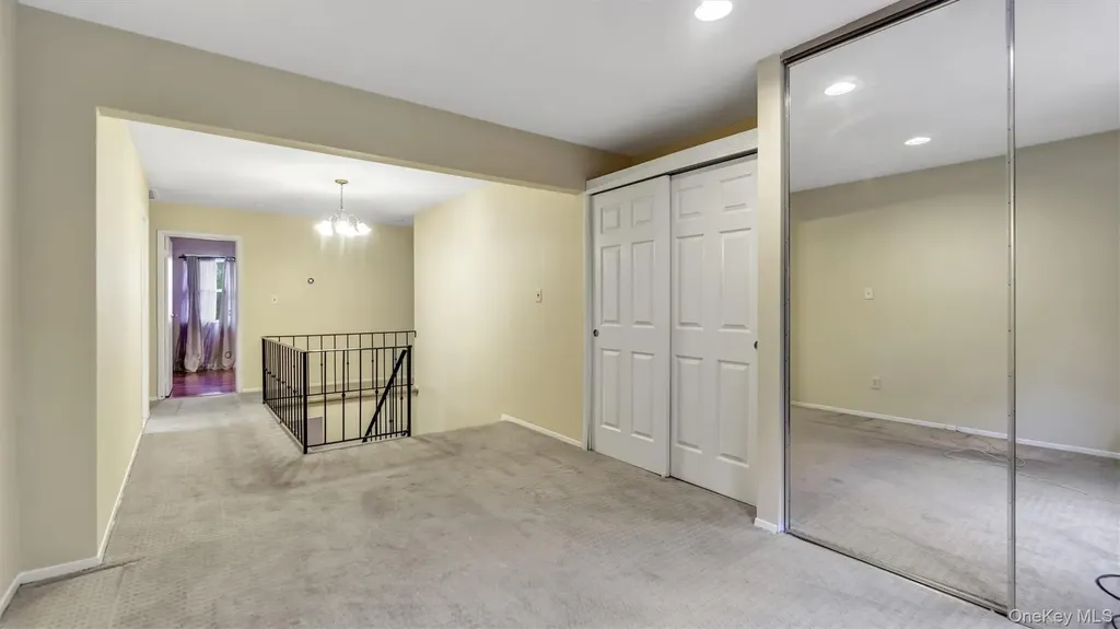 47 Carriage Road Roslyn NY 11576