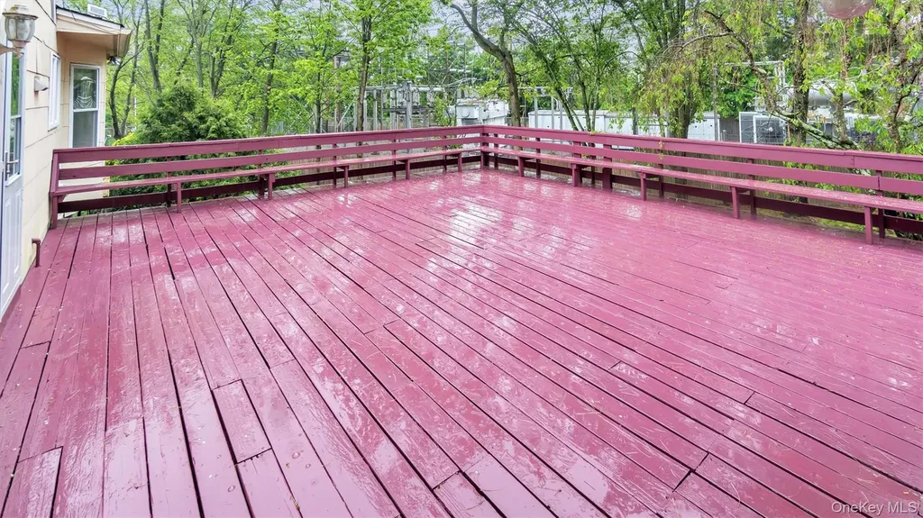 47 Carriage Road Roslyn NY 11576