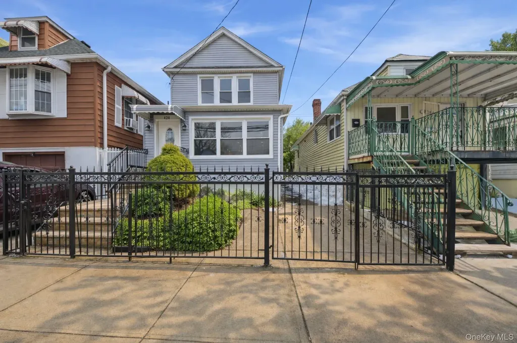 424 Thieriot Avenue Bronx NY 10473