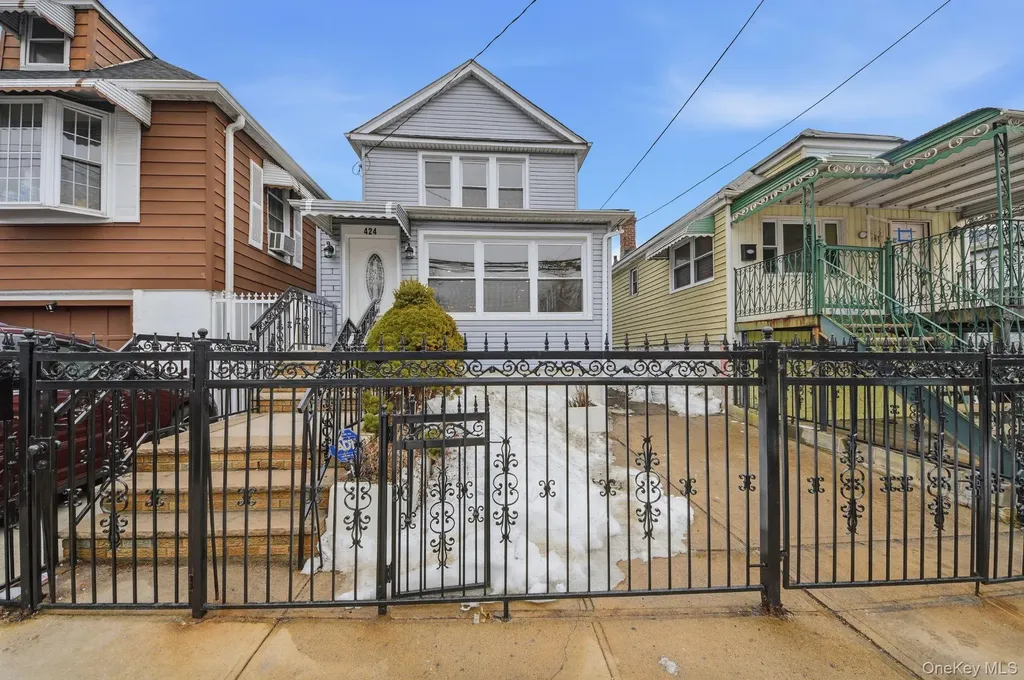 424 Thieriot Avenue Bronx NY 10473