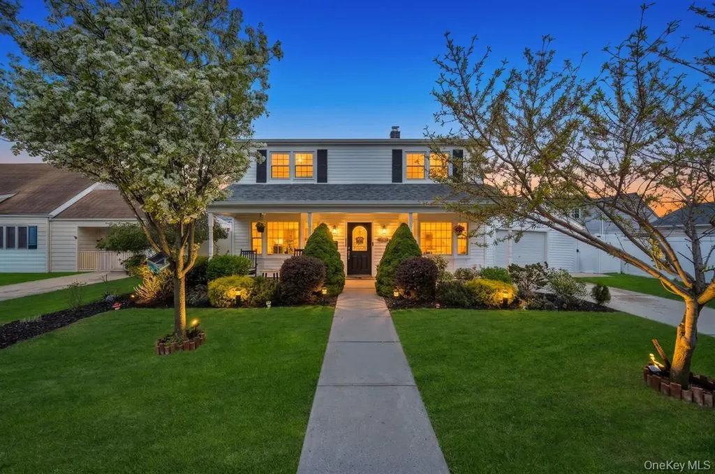 104 Saddle Lane Levittown NY 11756