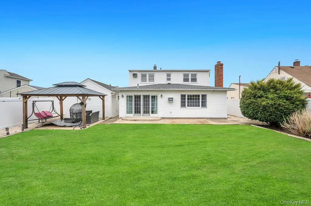 104 Saddle Lane Levittown NY 11756