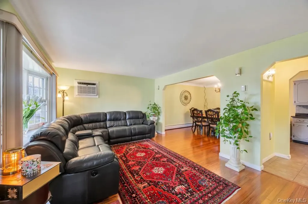 104 Saddle Lane Levittown NY 11756