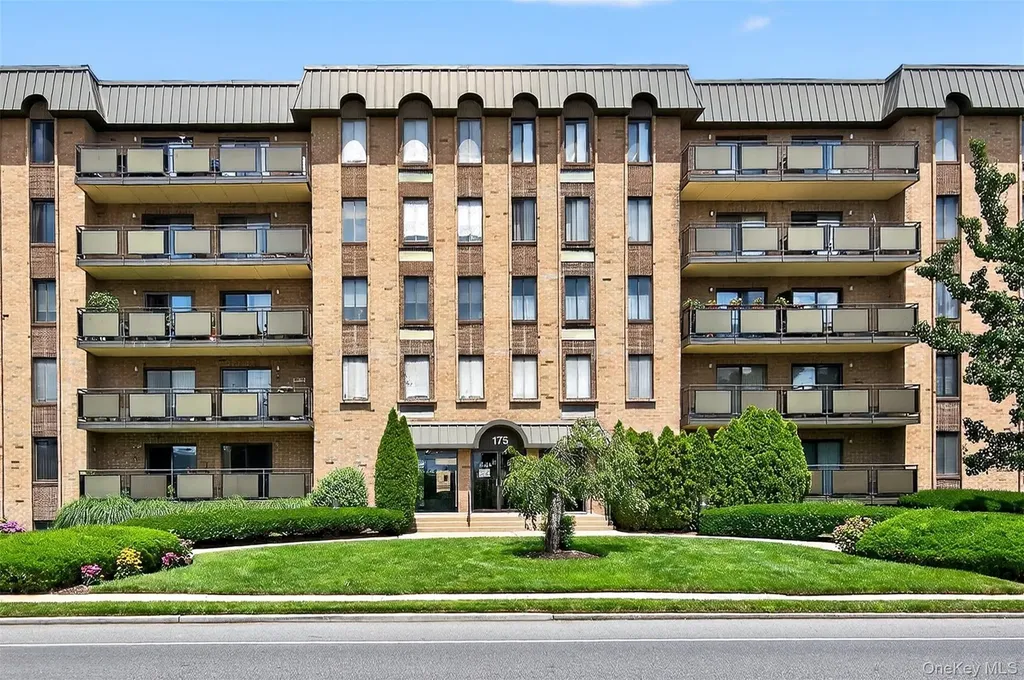 175 Maple Avenue Westbury NY 11590