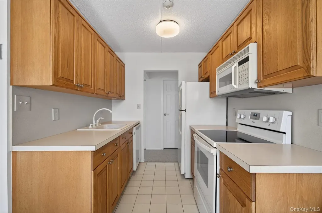 175 Maple Avenue Westbury NY 11590