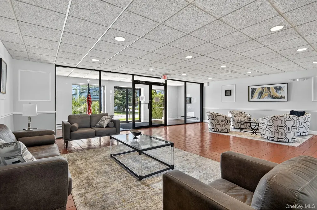175 Maple Avenue Westbury NY 11590