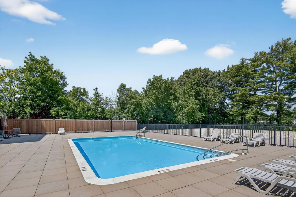 175 Maple Avenue Westbury NY 11590