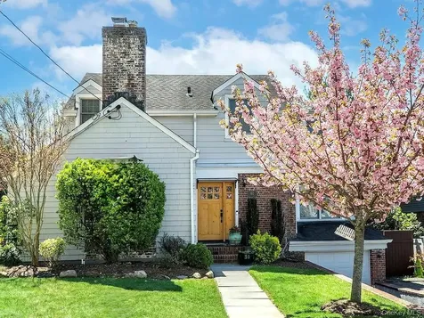 61 Cleveland Avenue Glen Head NY 11545