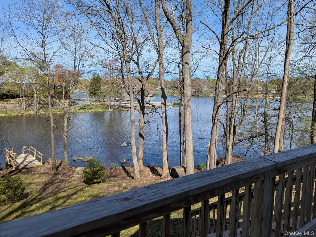 8 Teatown Court Carmel NY 10512