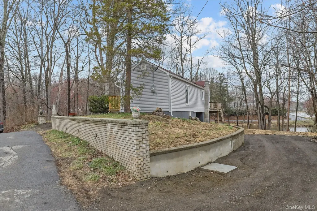 8 Teatown Court Carmel NY 10512