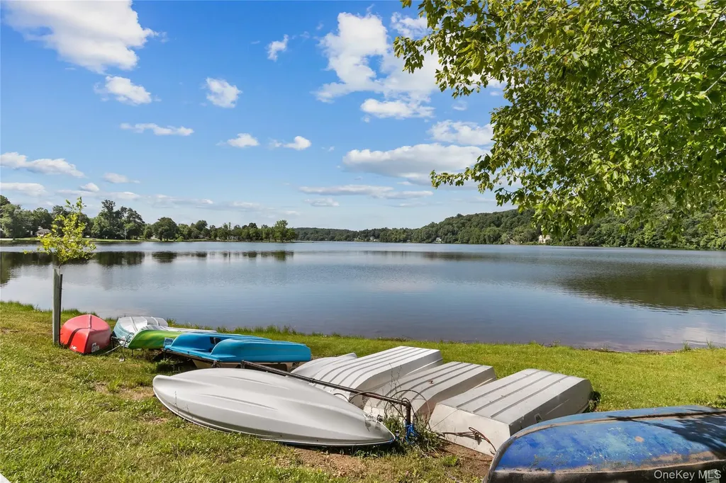 8 Teatown Court Carmel NY 10512