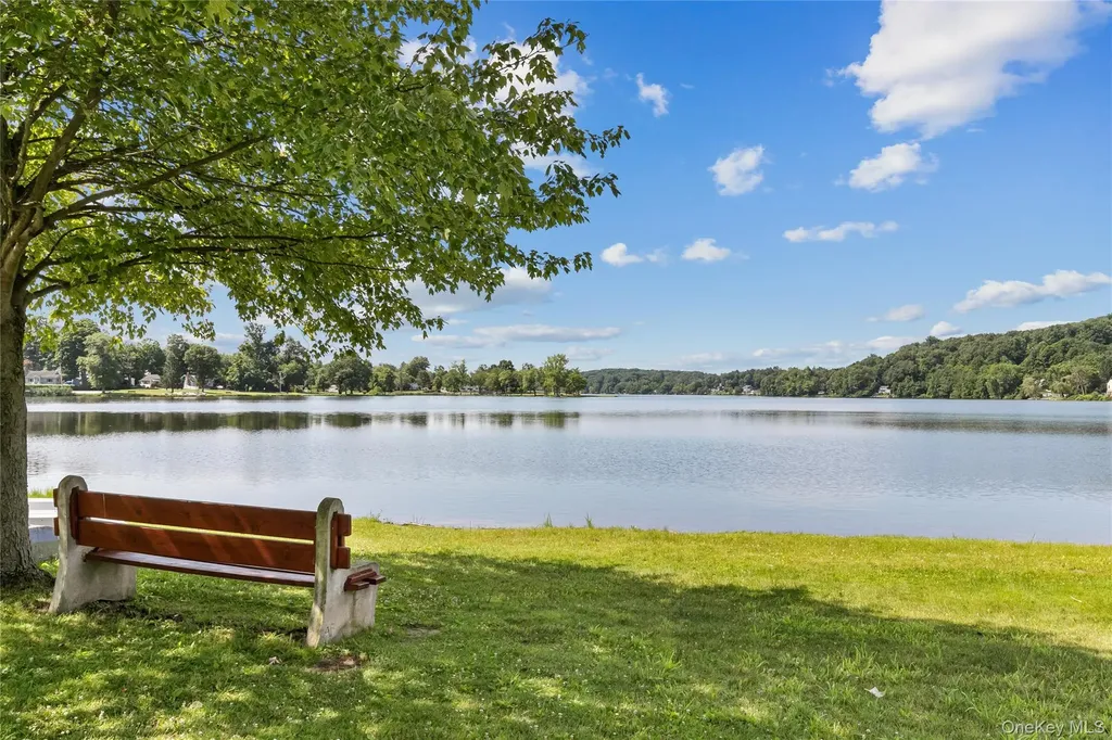 8 Teatown Court Carmel NY 10512