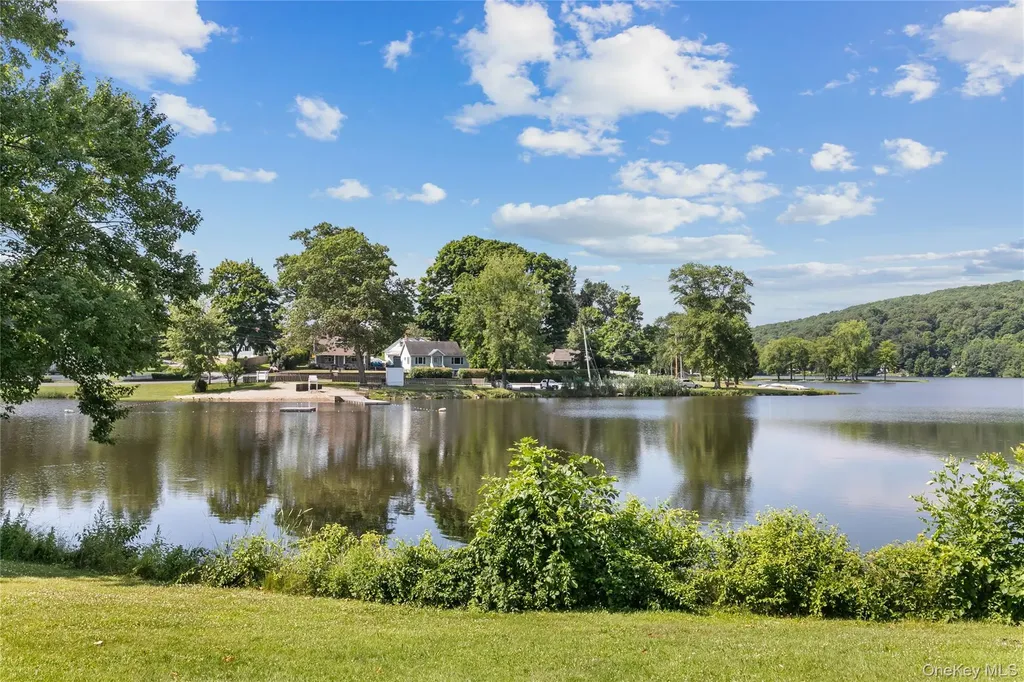 8 Teatown Court Carmel NY 10512
