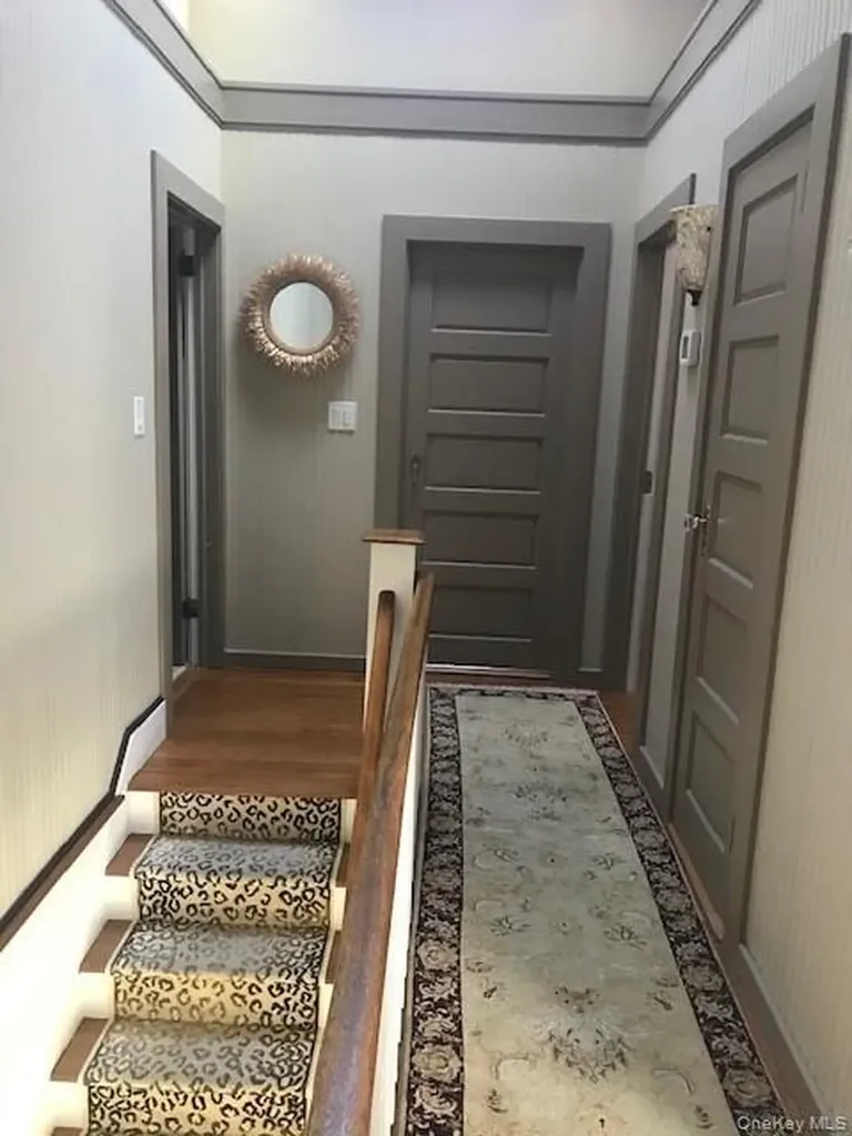 16 Crescent Walk Seaview NY 11770