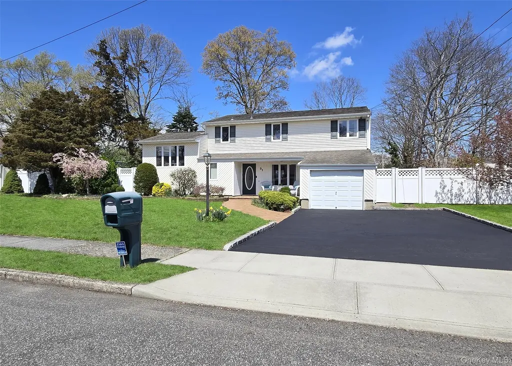 31 Executive Road Selden NY 11784