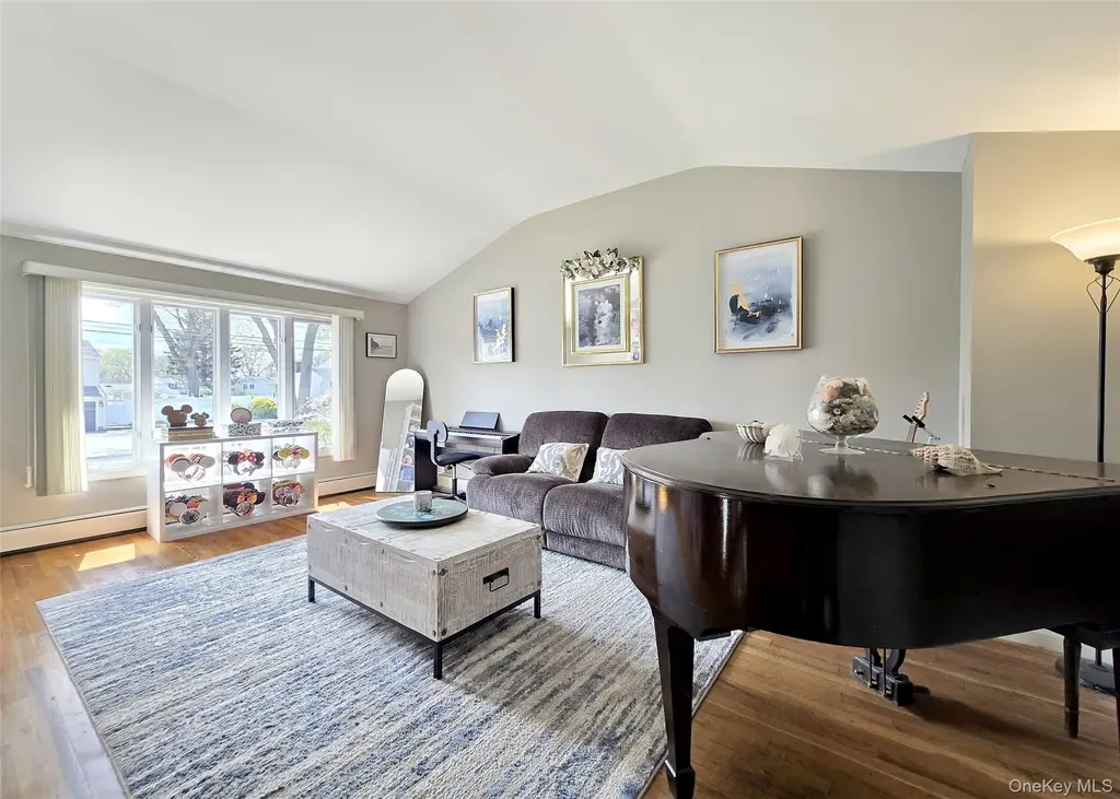 31 Executive Road Selden NY 11784