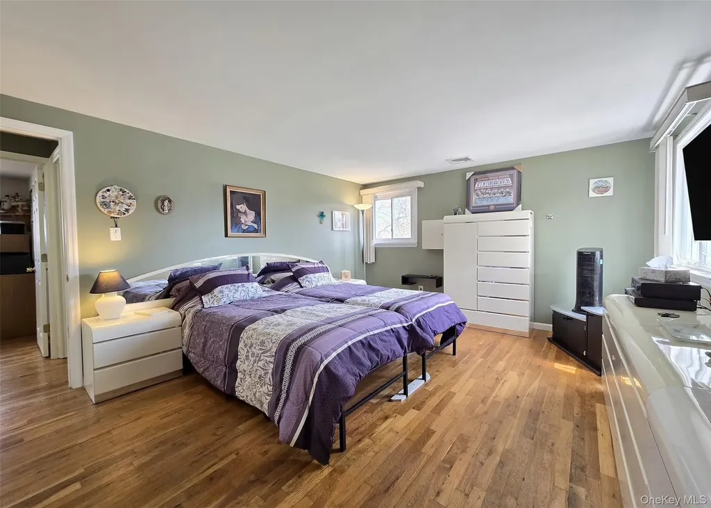 31 Executive Road Selden NY 11784