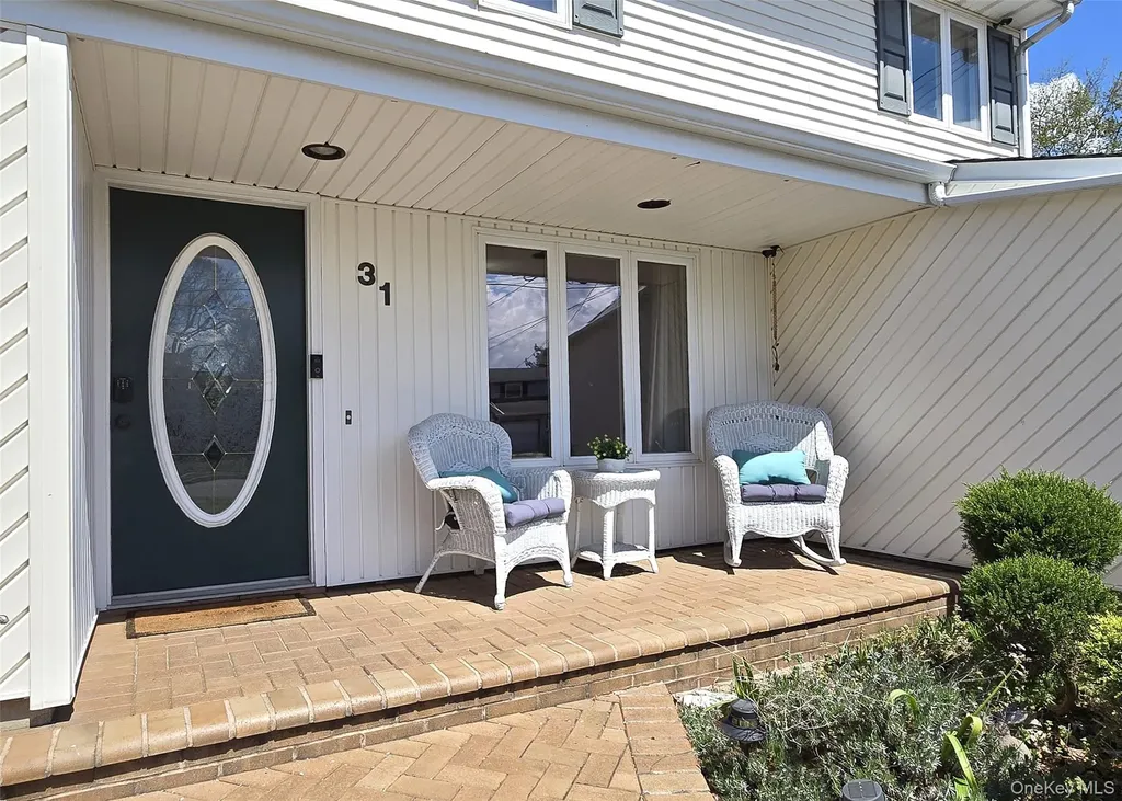 31 Executive Road Selden NY 11784