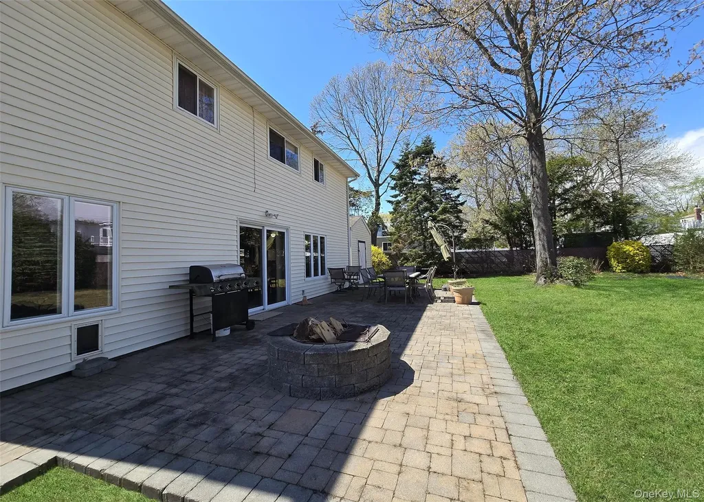 31 Executive Road Selden NY 11784