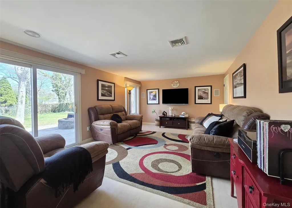 31 Executive Road Selden NY 11784