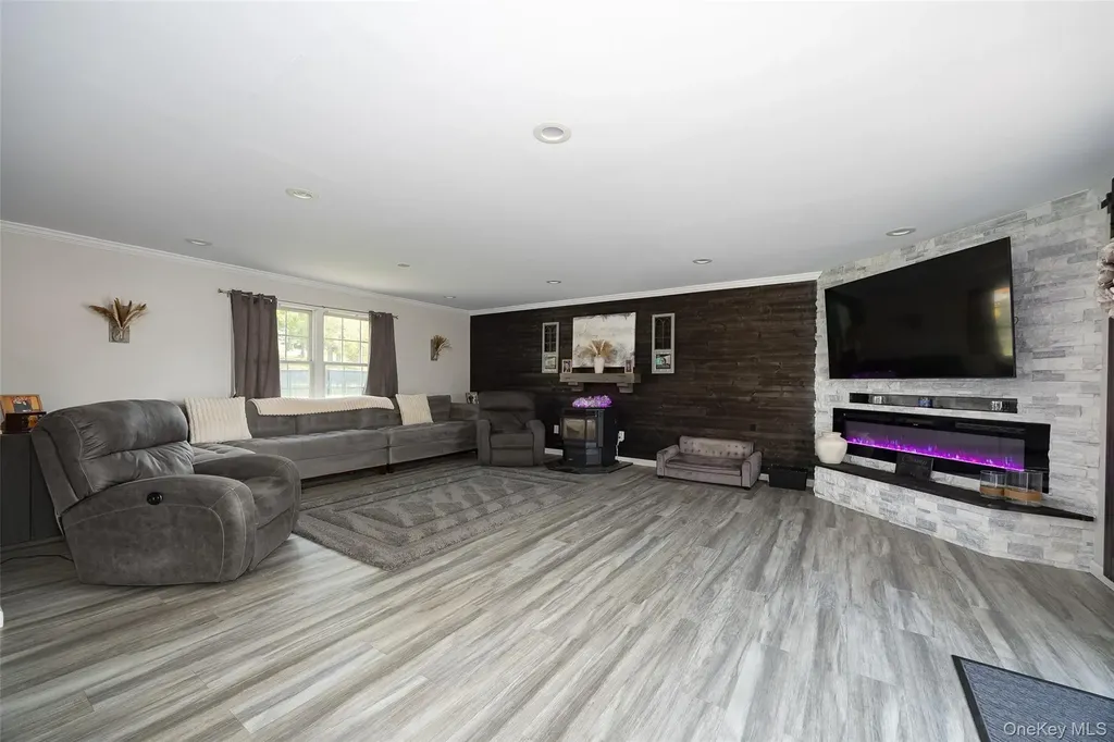 41 Martin Drive Poughkeepsie NY 12603
