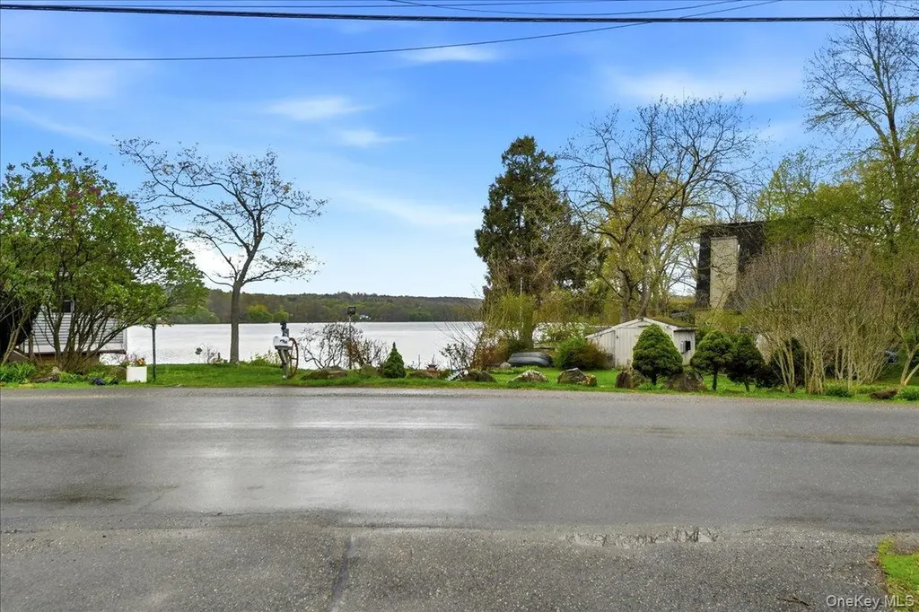 28 Lake Shore Drive Patterson NY 12563