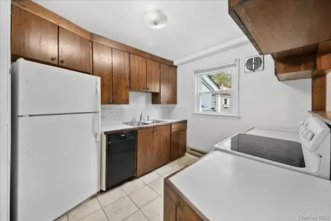 28 Lake Shore Drive Patterson NY 12563