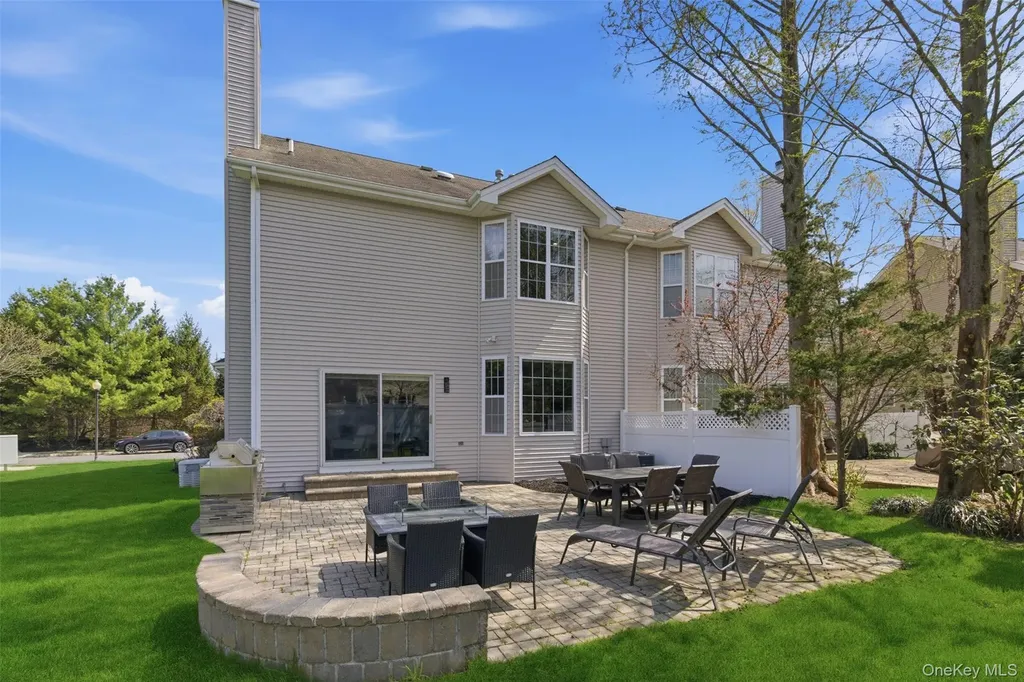 159 Rivendell Court Melville NY 11747